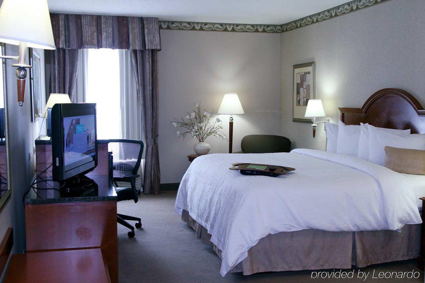Hampton Inn Charlotte Uptown Oda fotoğraf