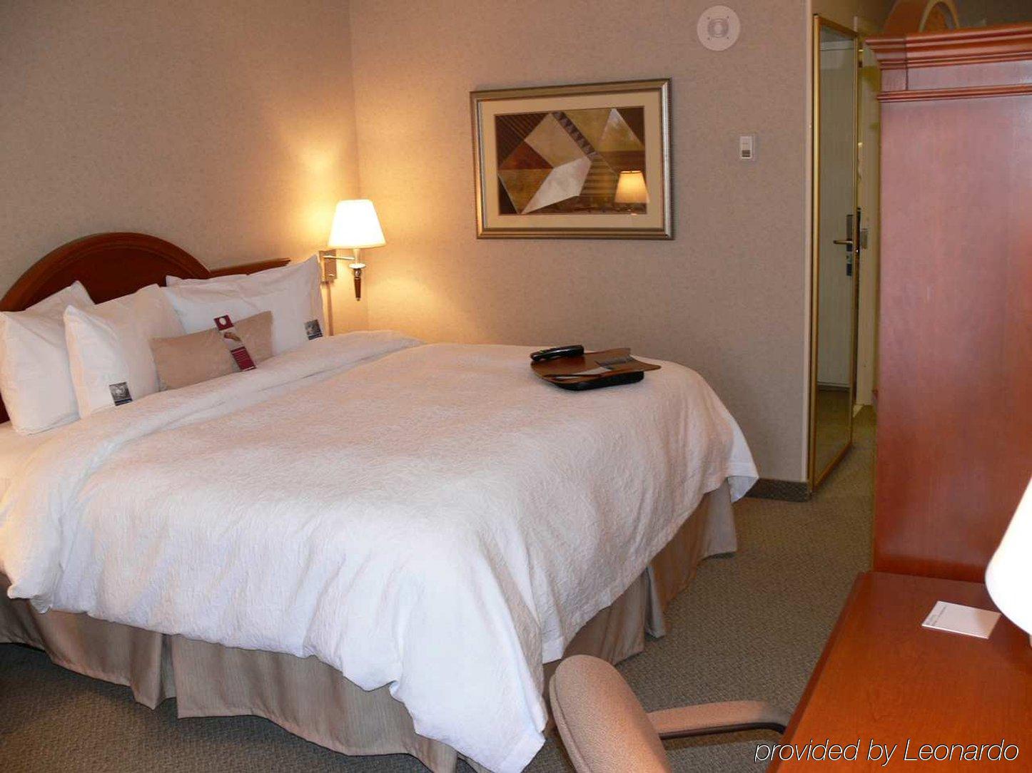 Hampton Inn Charlotte Uptown Oda fotoğraf